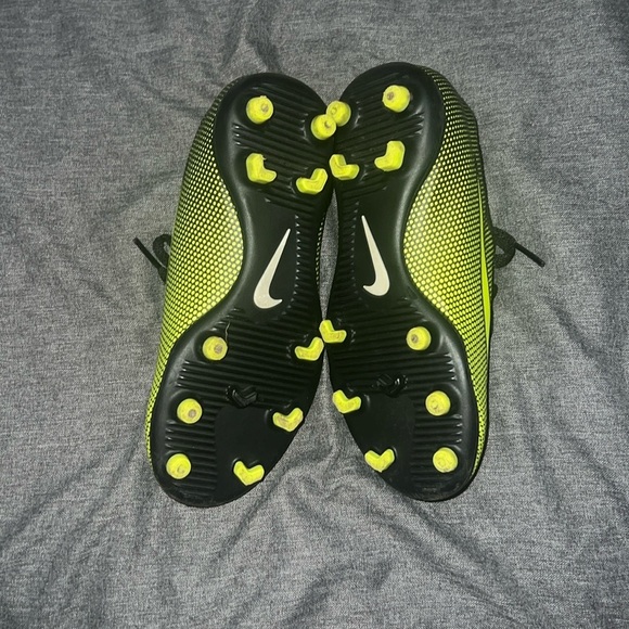 Nike Cleats - Picture 3 of 4
